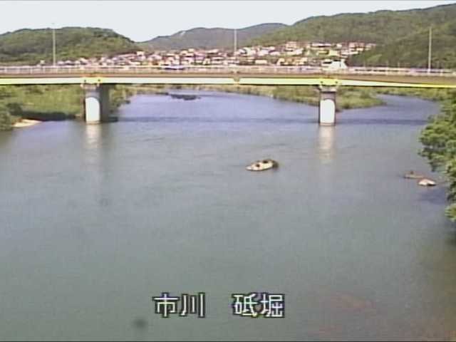 兵庫県の河川ライブカメラ｢市川 姫路市豊富町御蔭(生野橋)｣のライブ画像
